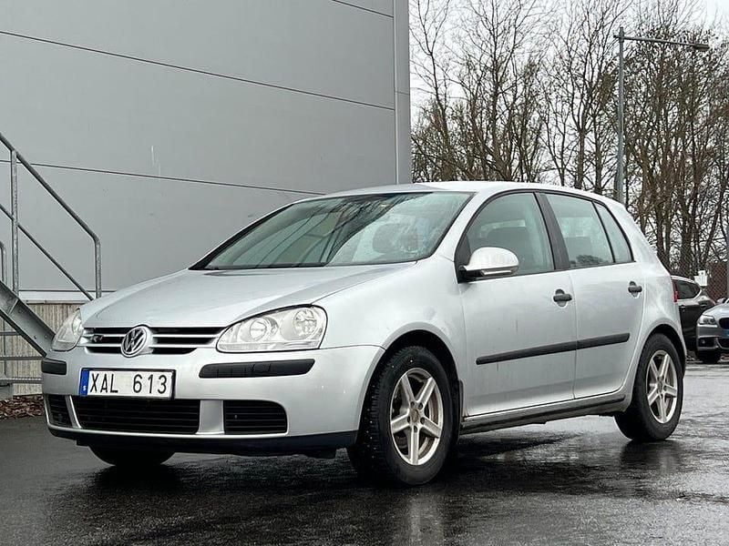 Silver Begagnad 2006 VW Golf IV Trendline Halvkombi | 29 900 kr (Marknadspris) - Bild 1/4