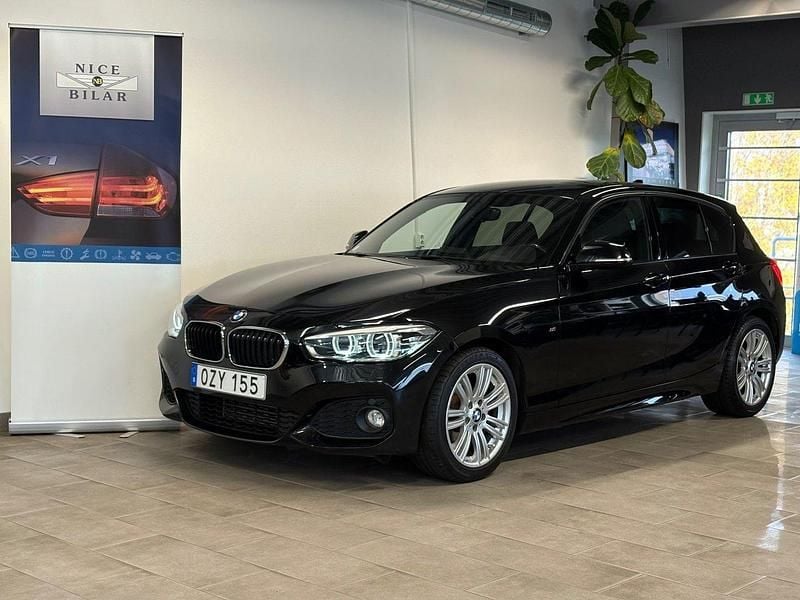 Svart Begagnad 2016 BMW 118 M Sport Halvkombi | 179 000 kr (Marknadspris) - Bild 1/4