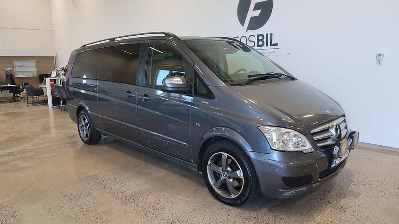Grå Begagnad 2013 Mercedes Viano Minibuss | 159 900 kr (Marknadspris) - Bild 1/4