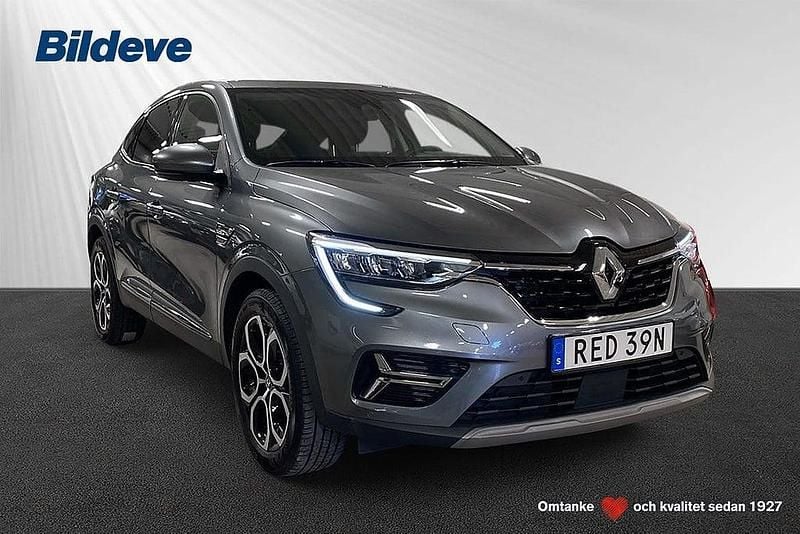 Grå Begagnad 2022 Renault Arkana Intens SUV | 229 900 kr (Marknadspris) - Bild 1/4