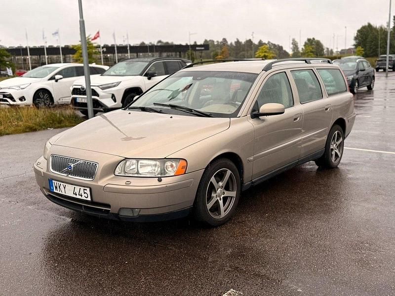 Ljusbrun (brun) Begagnad 2005 Volvo V70 Kinetic Kombi | 28 000 kr (Marknadspris) - Bild 1/4