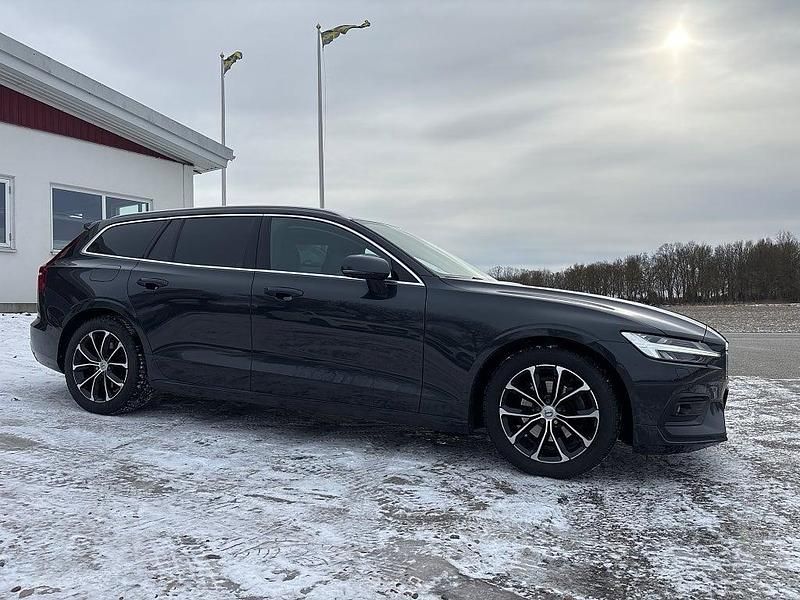 Begagnad Volvo V60 Momentum 190 HK (139 kW) 2019 Grå Kombi