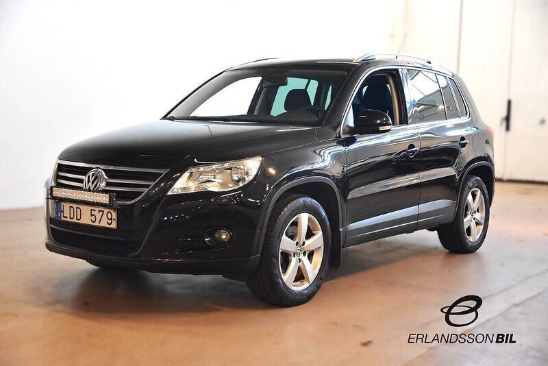 Svart Begagnad 2010 VW Tiguan Sport SUV | 89 900 kr (Marknadspris) - Bild 1/4