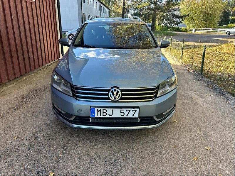 Grå Begagnad 2012 VW Passat Kombi | 44 500 kr (Superpris) - Bild 1/4