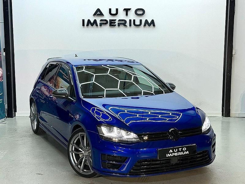Blå Begagnad 2016 VW Golf VII R Halvkombi | 254 900 kr (Lite dyr) - Bild 1/4