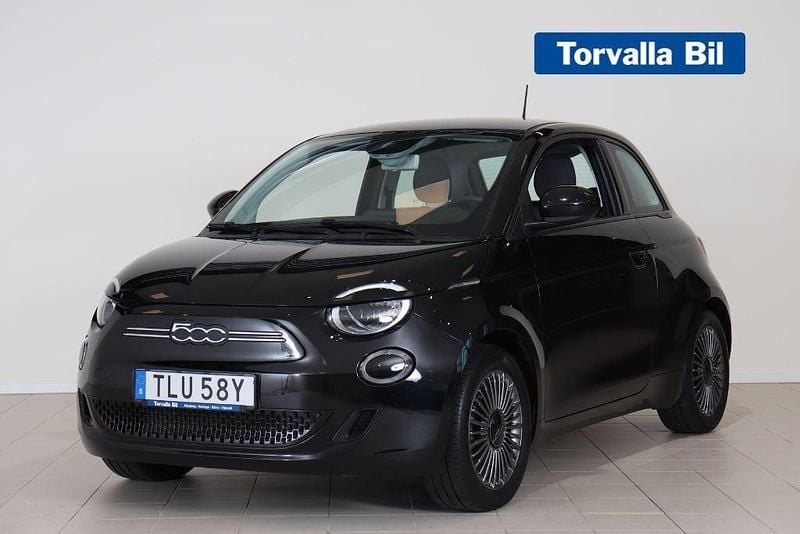 Svart Begagnad 2021 Fiat 500e Icon Halvkombi | 164 900 kr (Dyr) - Bild 1/3