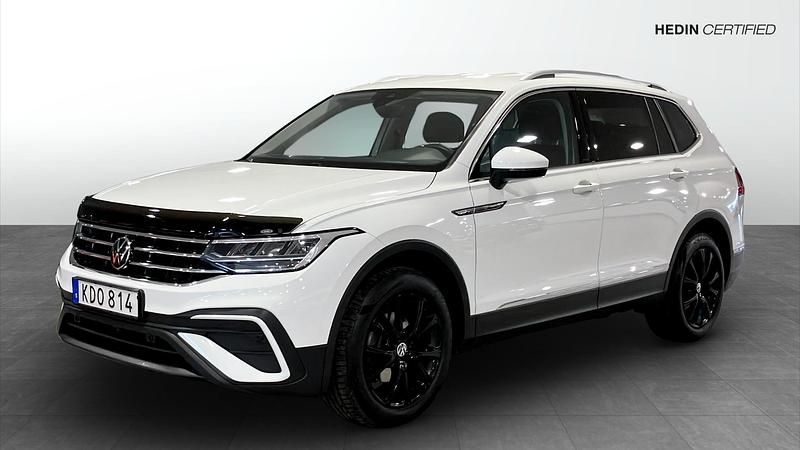Vit Begagnad 2023 VW Tiguan Allspace SUV | 369 900 kr (Marknadspris) - Bild 1/4