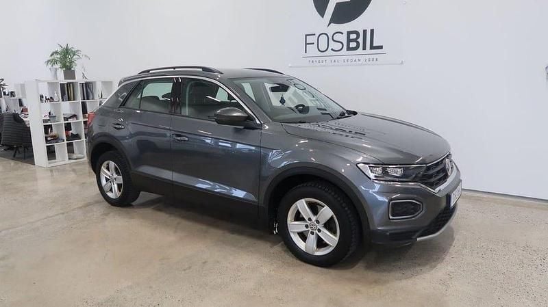 Grå Begagnad 2018 VW T-Roc SUV | 139 900 kr (Lite dyr) - Bild 1/4