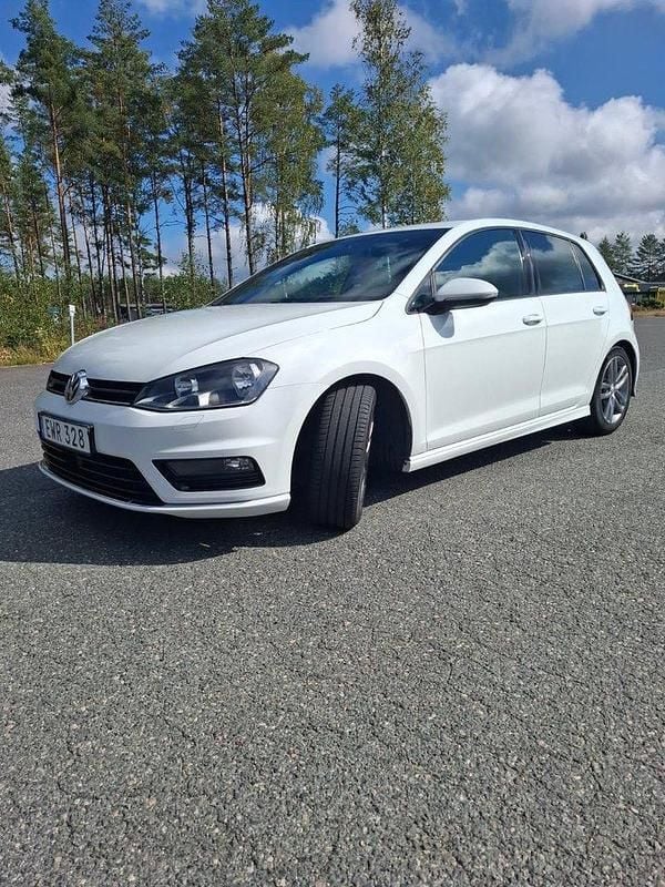 Vit Begagnad 2015 VW Golf VII GT Halvkombi | 104 900 kr (Marknadspris) - Bild 1/4