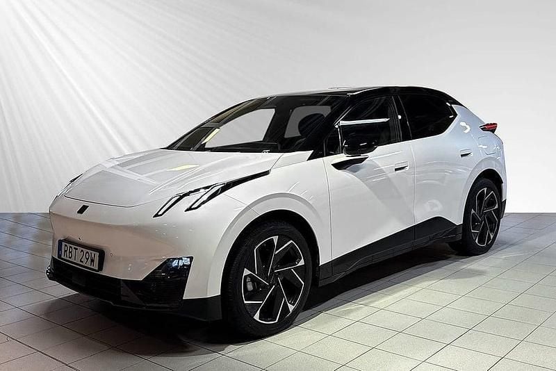 Vit Begagnad 2024 Lynk & Co 02 SUV | 439 900 kr (Marknadspris) - Bild 1/4