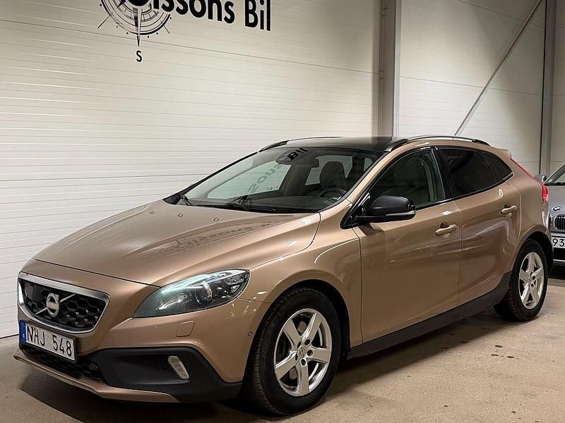 Begagnad Volvo V40 Summum 150 HK (110 kW) 2013 Brun Halvkombi