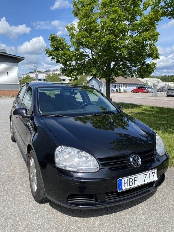 Svart Begagnad 2008 VW Golf Trendline Halvkombi | 45 000 kr (Marknadspris) - Bild 1/4