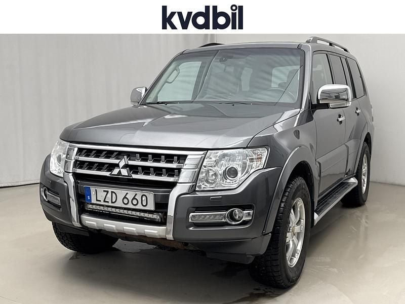 Grå Begagnad 2015 Mitsubishi Pajero SUV | 199 000 kr (Bra pris) - Bild 1/3