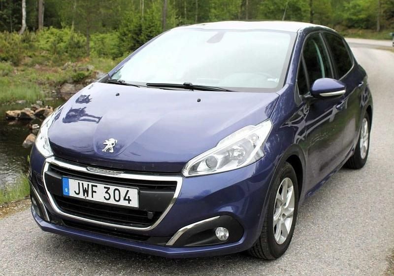 Mörkblå (blå) Begagnad 2015 Peugeot 208 Halvkombi | 72 000 kr (Lite dyr) - Bild 1/3