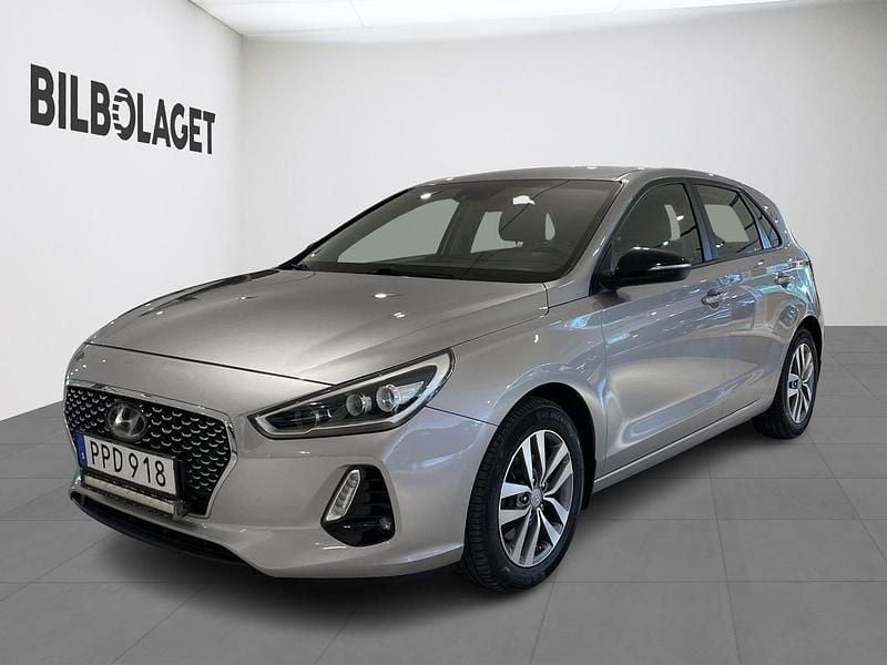 Ljusbrun Begagnad 2017 Hyundai i30 Comfort Halvkombi | 119 800 kr (Dyr) - Bild 1/4