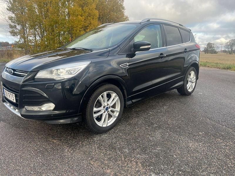 Svart Begagnad 2015 Ford Kuga Titanium X SUV | 79 900 kr (Marknadspris) - Bild 1/4