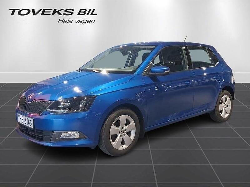 Blå Begagnad 2017 Skoda Fabia Style Halvkombi | 109 900 kr (Marknadspris) - Bild 1/4