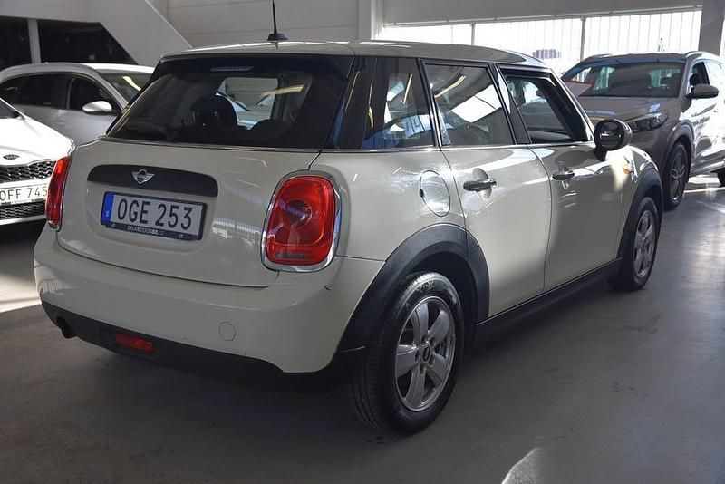 Begagnad Mini ONE Pepper 102 HK (75 kW) 2016 Vit Halvkombi