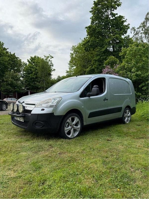 Silver Begagnad 2010 Citroën Berlingo Minibuss | 29 900 kr (Lite dyr) - Bild 1/4