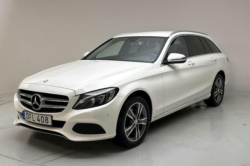 Vit Begagnad 2016 Mercedes C220 Avantgarde Kombi | 104 000 kr (Superpris) - Bild 1/4