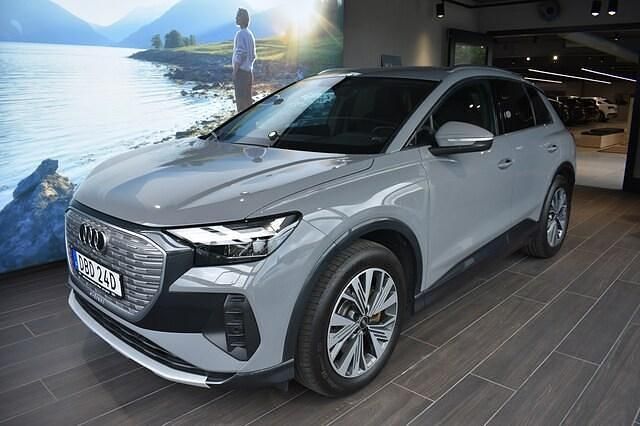 Grå Begagnad 2022 Audi Q4 e-tron Advanced SUV | 469 000 kr (Dyr) - Bild 1/4