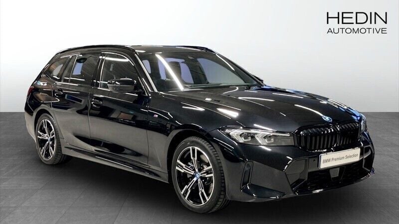 Svart (black) Begagnad 2024 BMW 330e M Sport Kombi | 478 700 kr - Bild 1/4