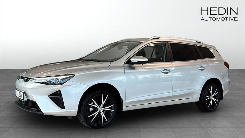 Grå (silver) Begagnad 2023 MG MG5 EV Luxury Kombi | 297 400 kr (Dyr) - Bild 1/4