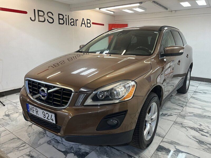 Brun Begagnad 2010 Volvo XC60 Momentum SUV | 89 900 kr (Bra pris) - Bild 1/4