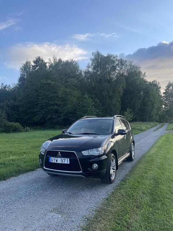Svart Begagnad 2012 Mitsubishi Outlander SUV | 75 000 kr (Marknadspris) - Bild 1/4