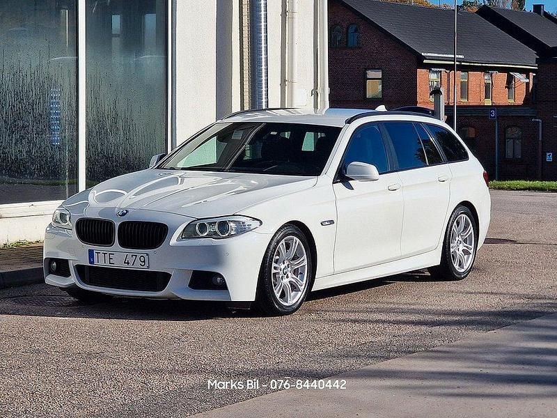 Vit Begagnad 2010 BMW 525 M Sport Kombi | 139 900 kr (Marknadspris) - Bild 1/4