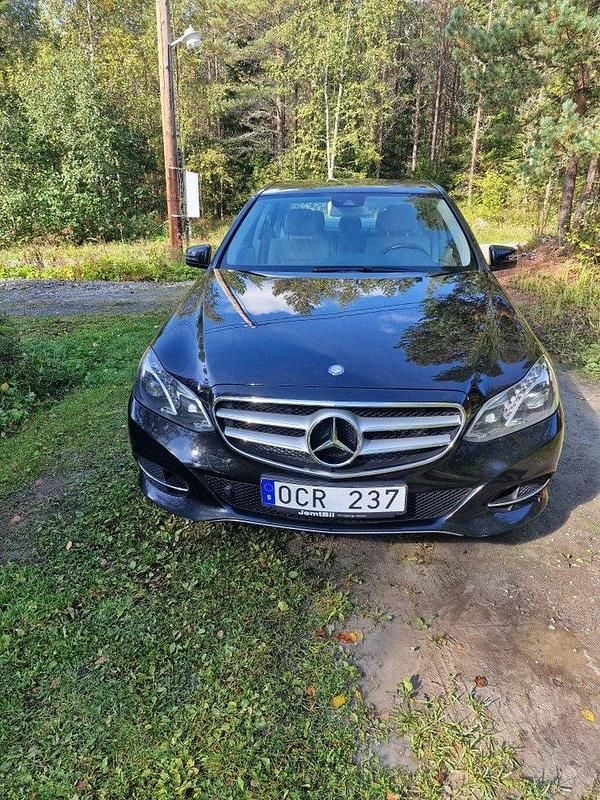 Svart Begagnad 2014 Mercedes E350 Avantgarde Sedan | 170 000 kr (Superpris) - Bild 1/4