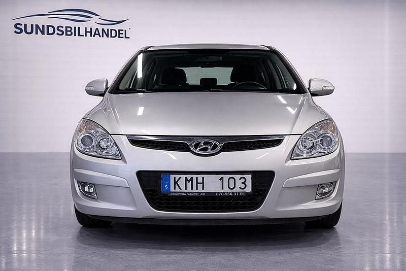 Begagnad Hyundai i30 116 HK (85 kW) 2008 Silver Halvkombi