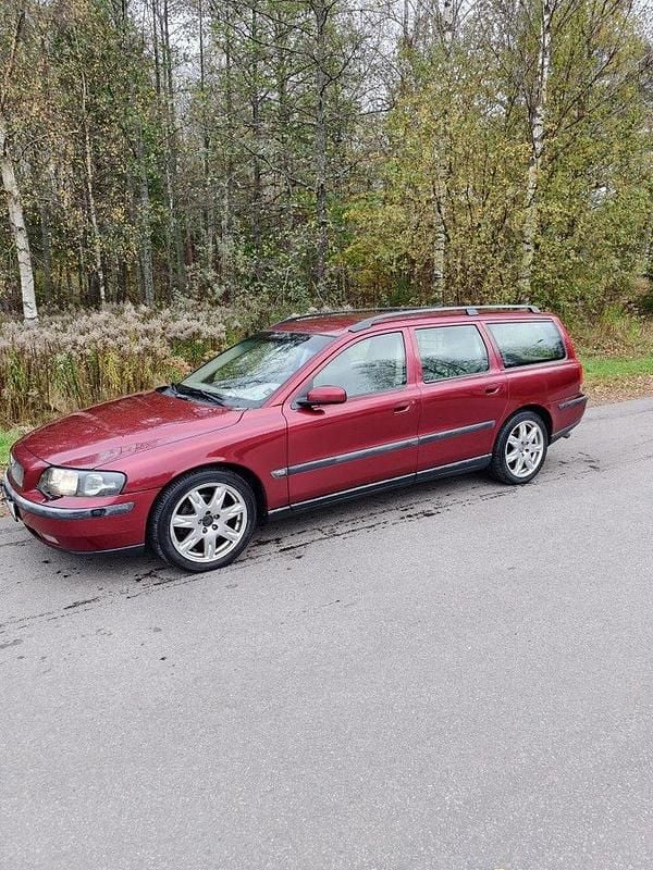 Röd Begagnad 2004 Volvo V70 Business Edition Kombi | 10 000 kr (Superpris) - Bild 1/4