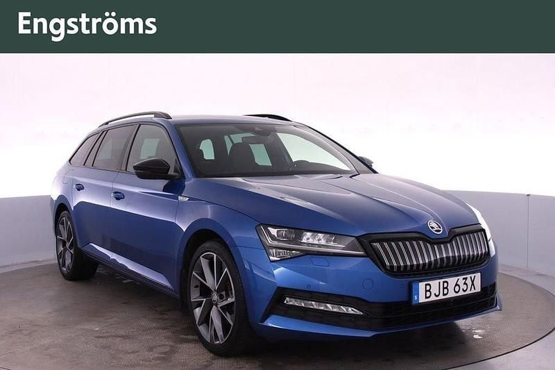 Blå Begagnad 2021 Skoda Superb SportLine Kombi | 299 000 kr (Marknadspris) - Bild 1/4