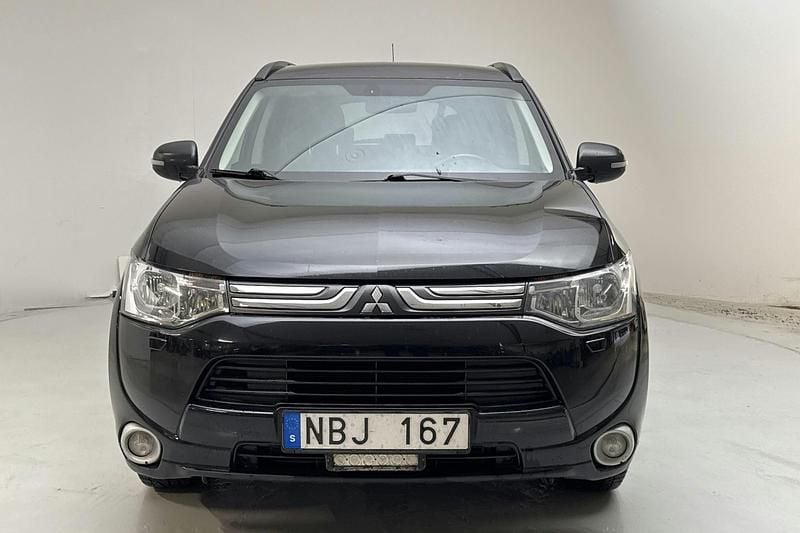 Begagnad Mitsubishi Outlander 150 HK (110 kW) 2013 Svart SUV