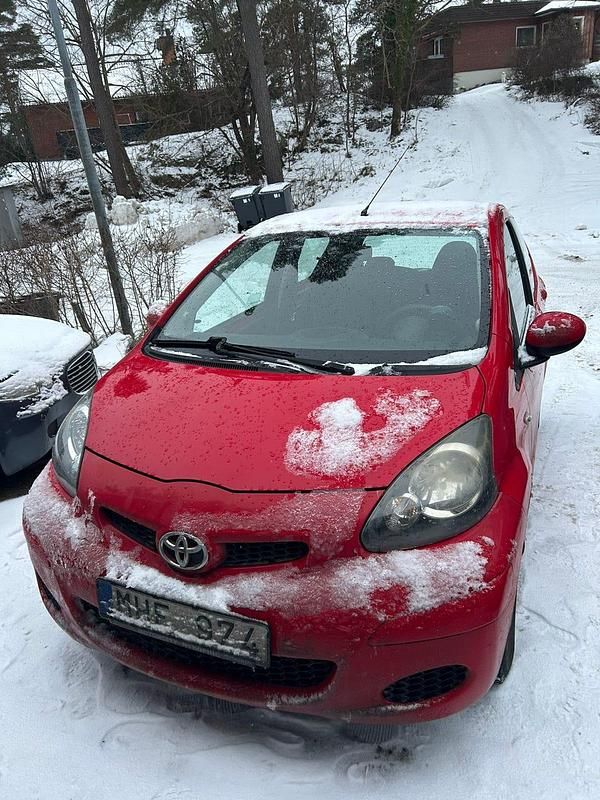 Begagnad 2012 Toyota Aygo Halvkombi | 34 500 kr (Marknadspris) - Bild 1/4