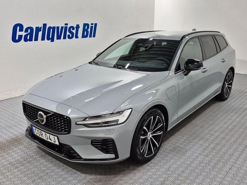 Grå (vapour grey metallic) Begagnad 2025 Volvo V60 Plus Kombi | 509 000 kr (Lite dyr) - Bild 1/4