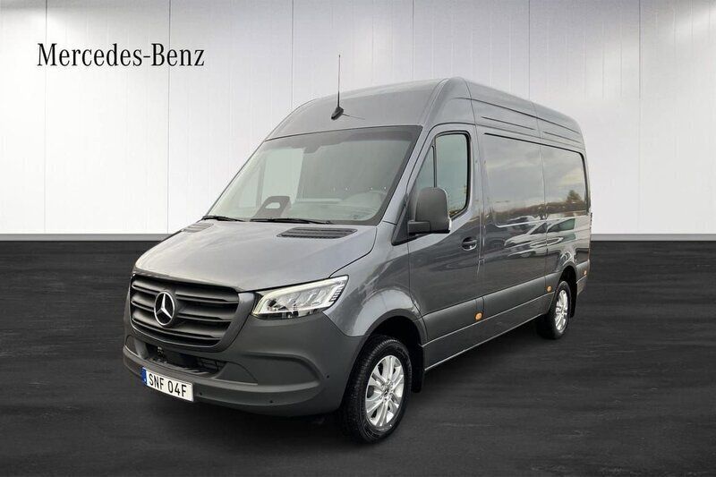 Grå Ny 2025 Mercedes Sprinter Van | 724 875 kr (Marknadspris) - Bild 1/4
