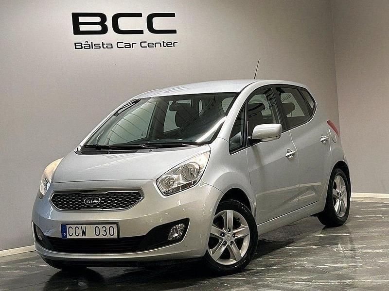 Begagnad Kia Venga Comfort 125 HK (91 kW) 2011 Silver Halvkombi