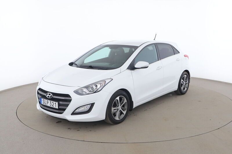 Vit Begagnad 2016 Hyundai i30 Halvkombi | 130 000 kr (Marknadspris) - Bild 1/4