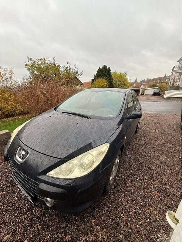 Grå Begagnad 2006 Peugeot 307 Halvkombi | 25 000 kr (Marknadspris) - Bild 1/4
