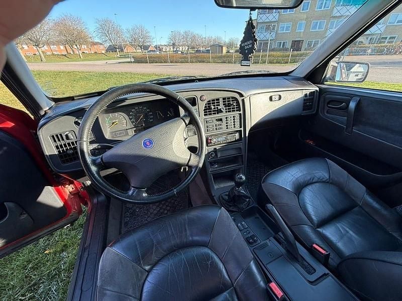 Begagnad Saab 9000 132 HK (97 kW) 1997 Röd Halvkombi