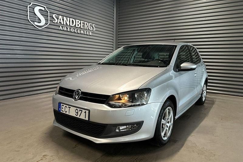 Silver Begagnad 2013 VW Polo Halvkombi | 84 500 kr (Marknadspris) - Bild 1/4