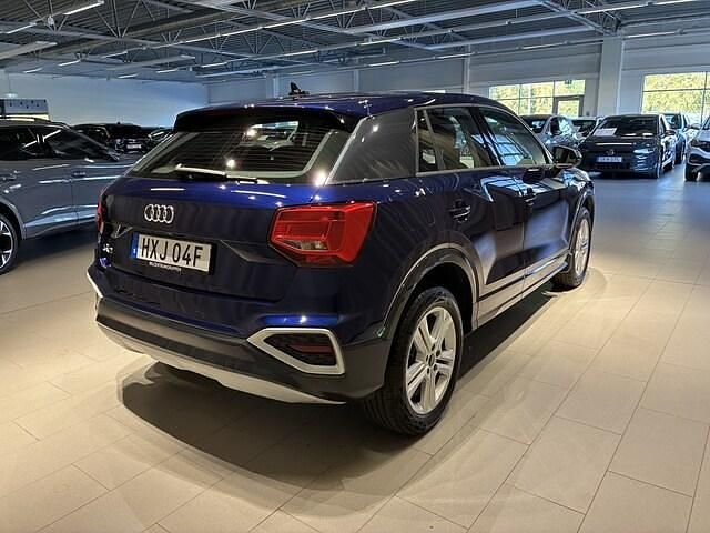 Begagnad Audi Q2 Advanced Plus 151 HK (111 kW) 2024 Navarrablå metallic SUV