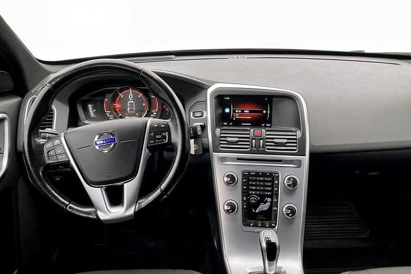 Begagnad Volvo XC60 Momentum 151 HK (111 kW) 2017 Blå SUV