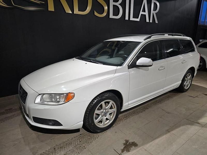 Begagnad Volvo V70 Momentum 163 HK (119 kW) 2012 Vit Kombi