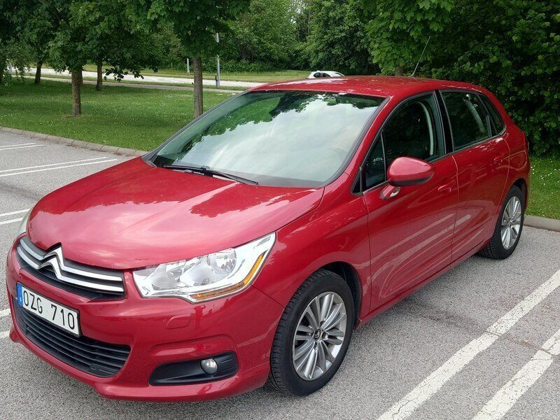 Röd Begagnad 2012 Citroën C4 Halvkombi | 65 000 kr (Marknadspris) - Bild 1/4