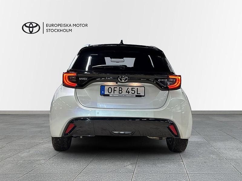 Begagnad Toyota Yaris 2025 Vit Halvkombi