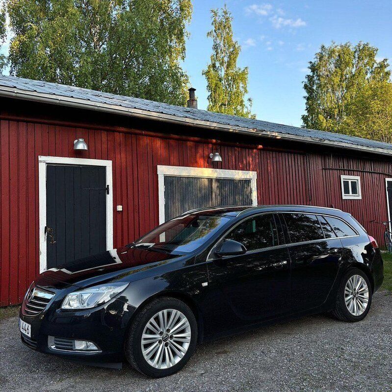 Svart Begagnad 2013 Opel Insignia Kombi | 79 000 kr (Marknadspris) - Bild 1/4