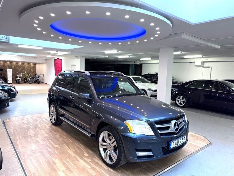 Mörkgrå Begagnad 2011 Mercedes GLK350 SE SUV | 159 900 kr - Bild 1/4